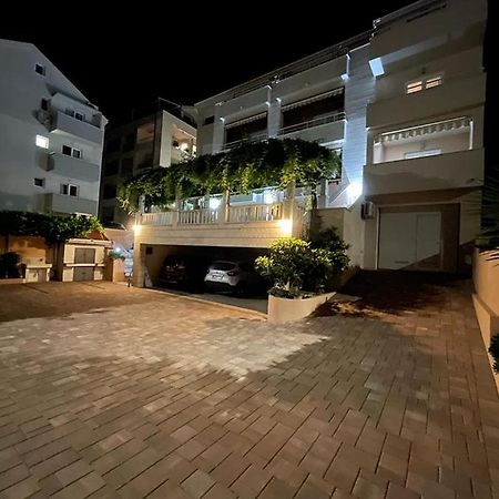 Apartments Stone Tučepi Екстериор снимка