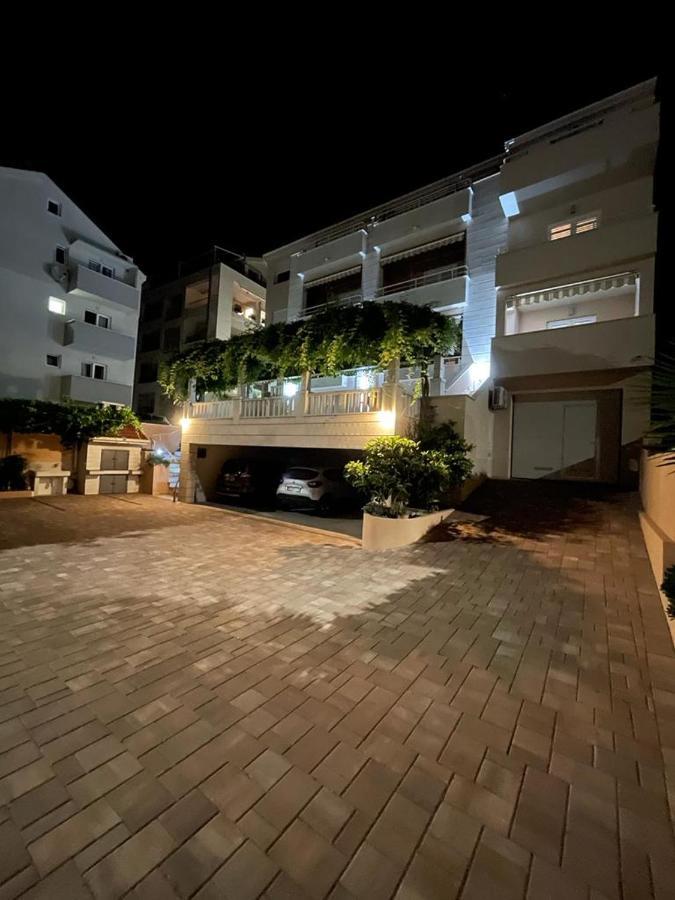 Apartments Stone Tučepi Екстериор снимка